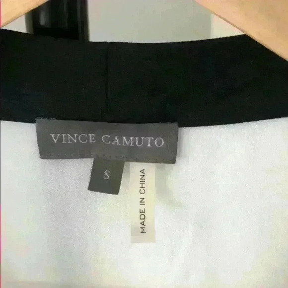 Vince Camuto white and black sleeveless blouse - Picture 2 of 3